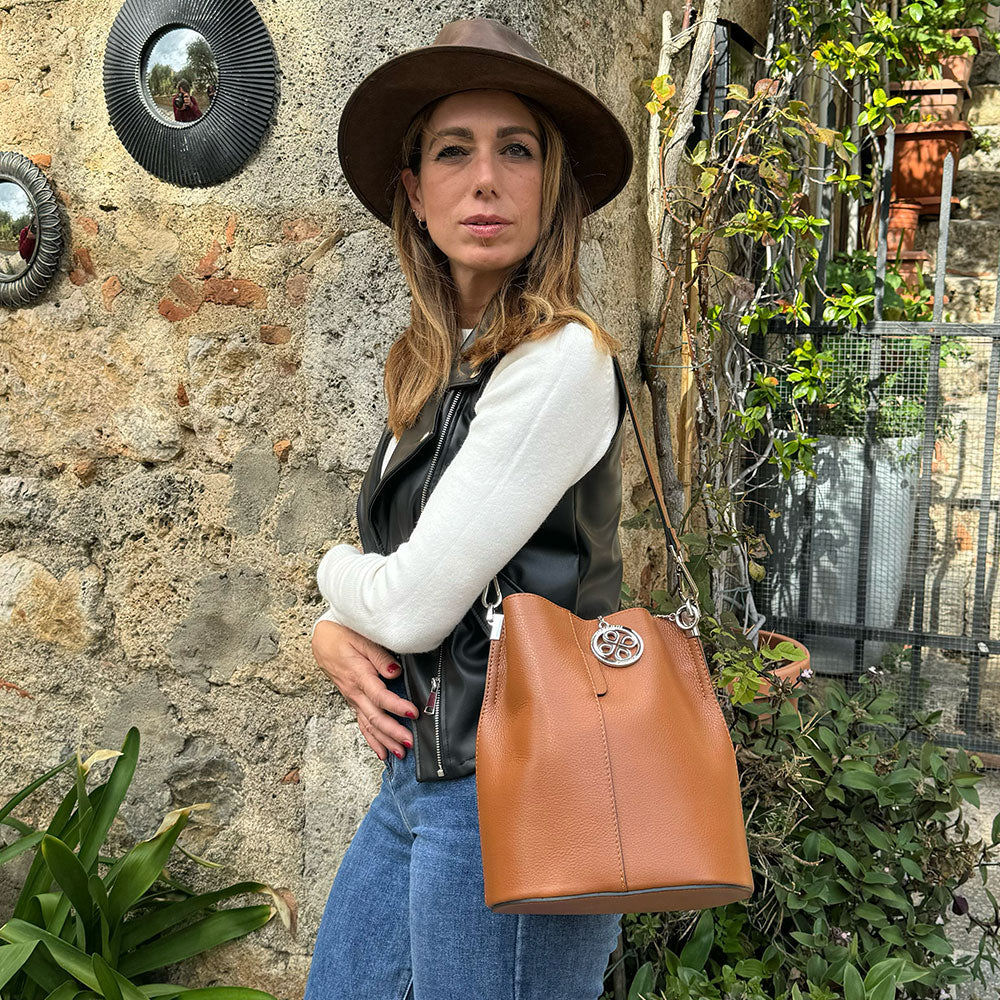 VIAVERDI Mintgrüne Beuteltasche aus Leder mit Schultergurt, hergestellt in Italien, Capalbio-Linie