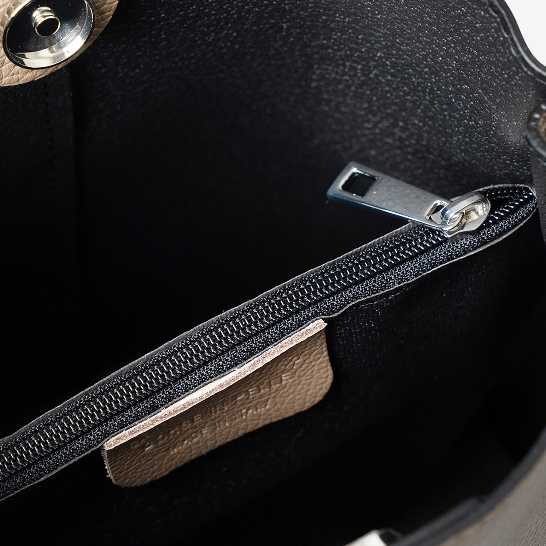 Borsa Secchiello con Tracolla VIAVERDI in Pelle Taupe Made in Italy linea Capalbio