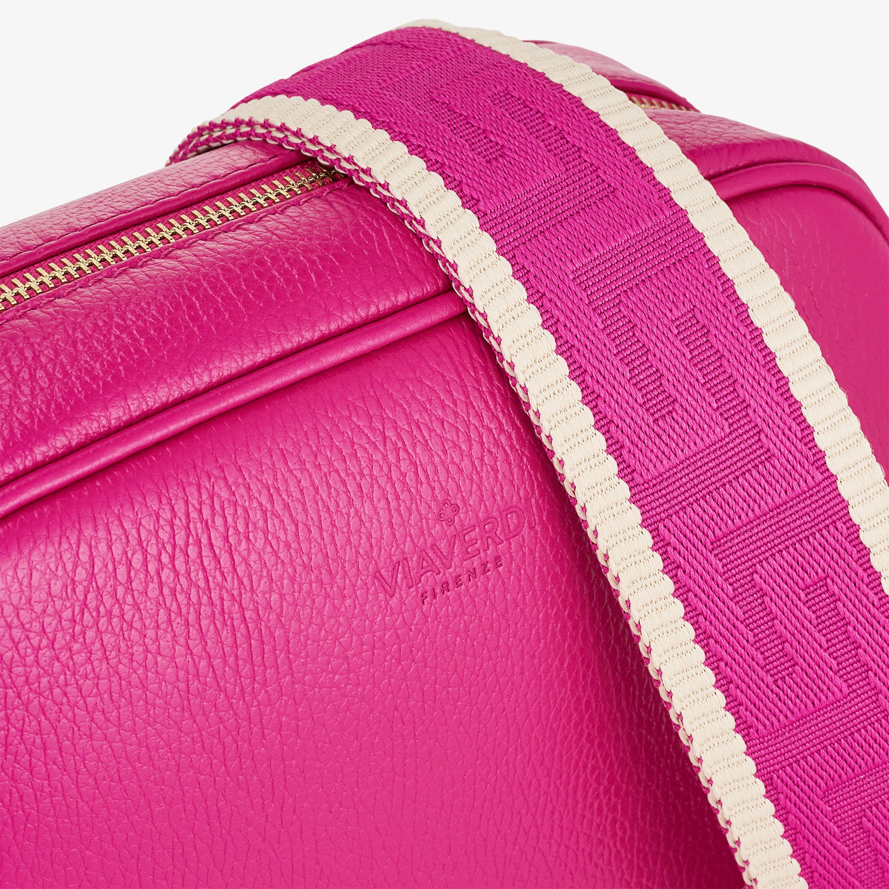 Borsa Camera Bag Media in Pelle Fucsia con Tracolla VIAVERDI Made in Italy