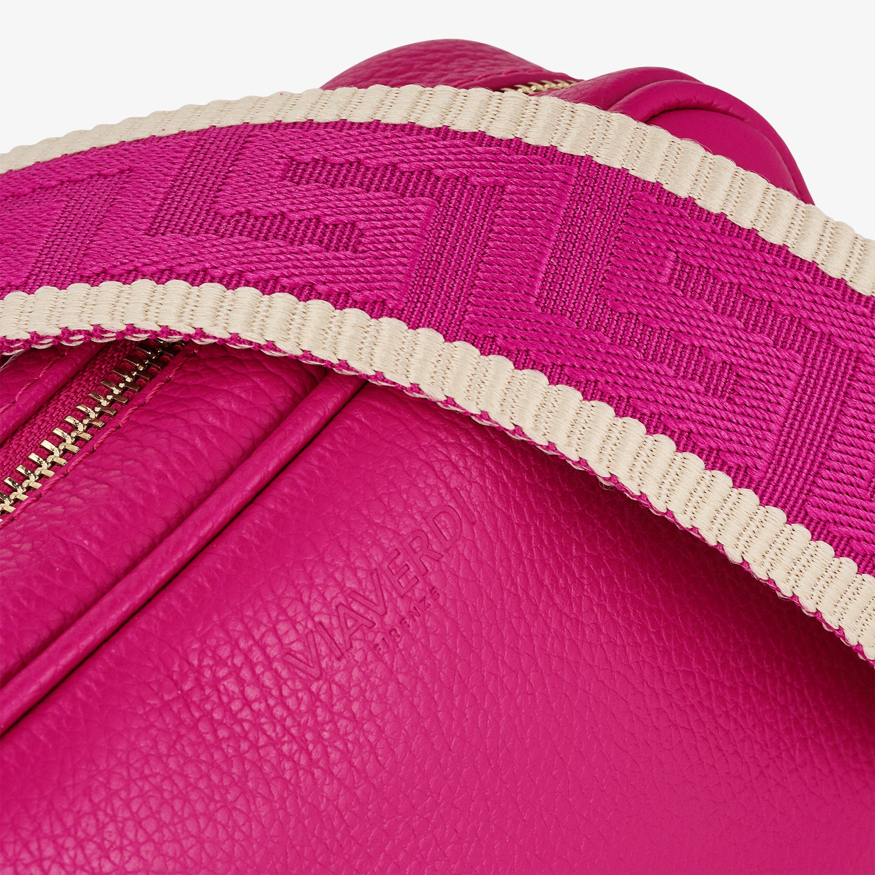 Borsa Camera Bag Piccola in Pelle Fucsia con Tracolla VIAVERDI Made in Italy