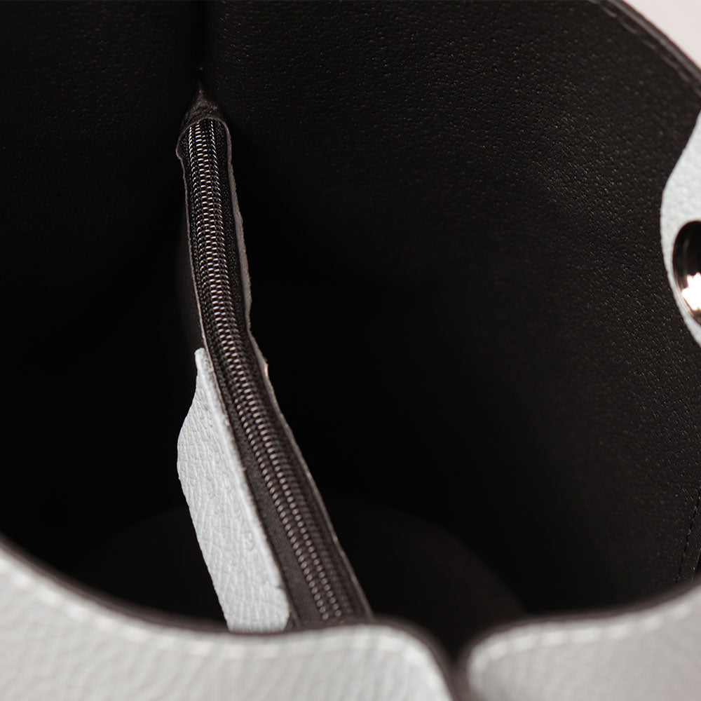 Beuteltasche mit Schultergurt VIAVERDI aus Zuckerpapierleder Made in Italy Capalbio-Linie