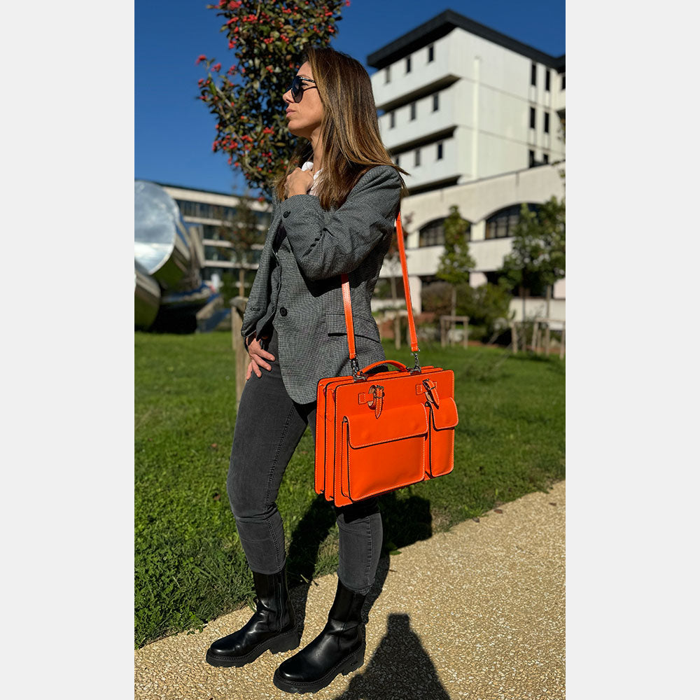 Arbeitstasche aus orangefarbenem Leder von VIAVERDI, hergestellt in Italien – Schirmhalter und 15,6 PC