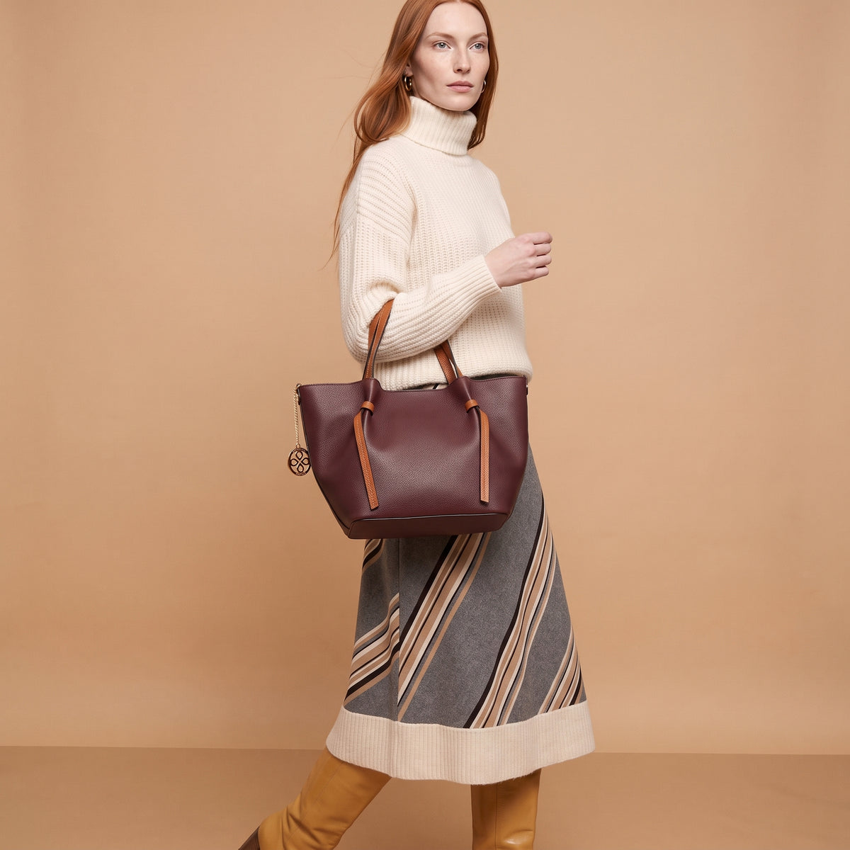 Bolso de mano de piel verde y marrón con bandolera ViaVerdi, Made in Italy – línea Certaldo