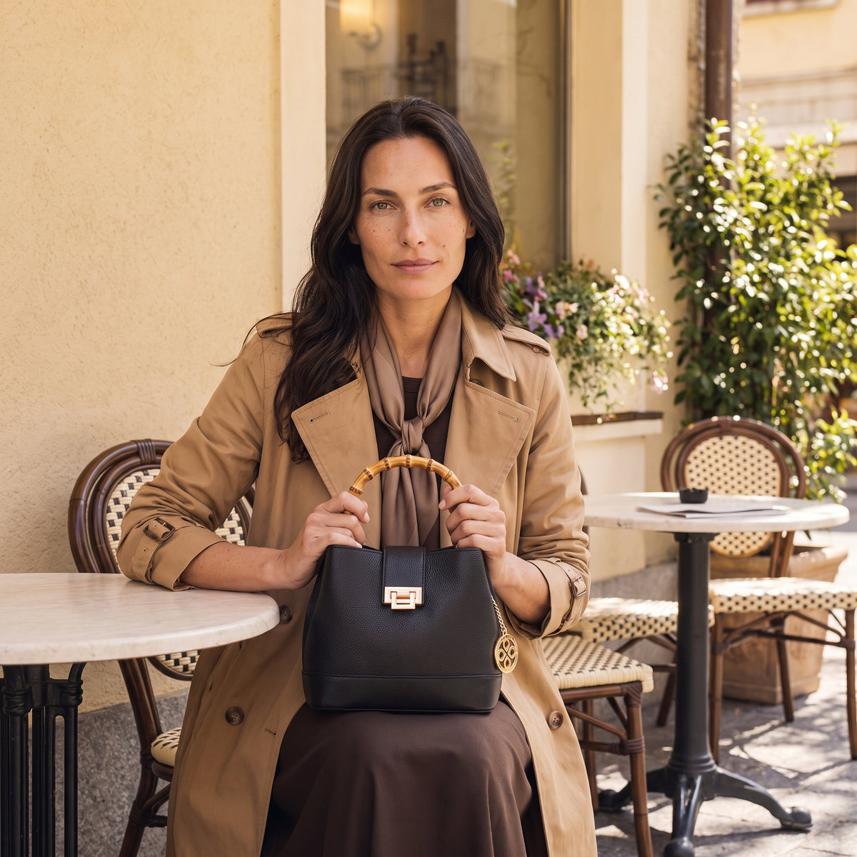Borsa Secchiello Piccola VIAVERDI in Pelle Nera Made in Italy linea Volterra