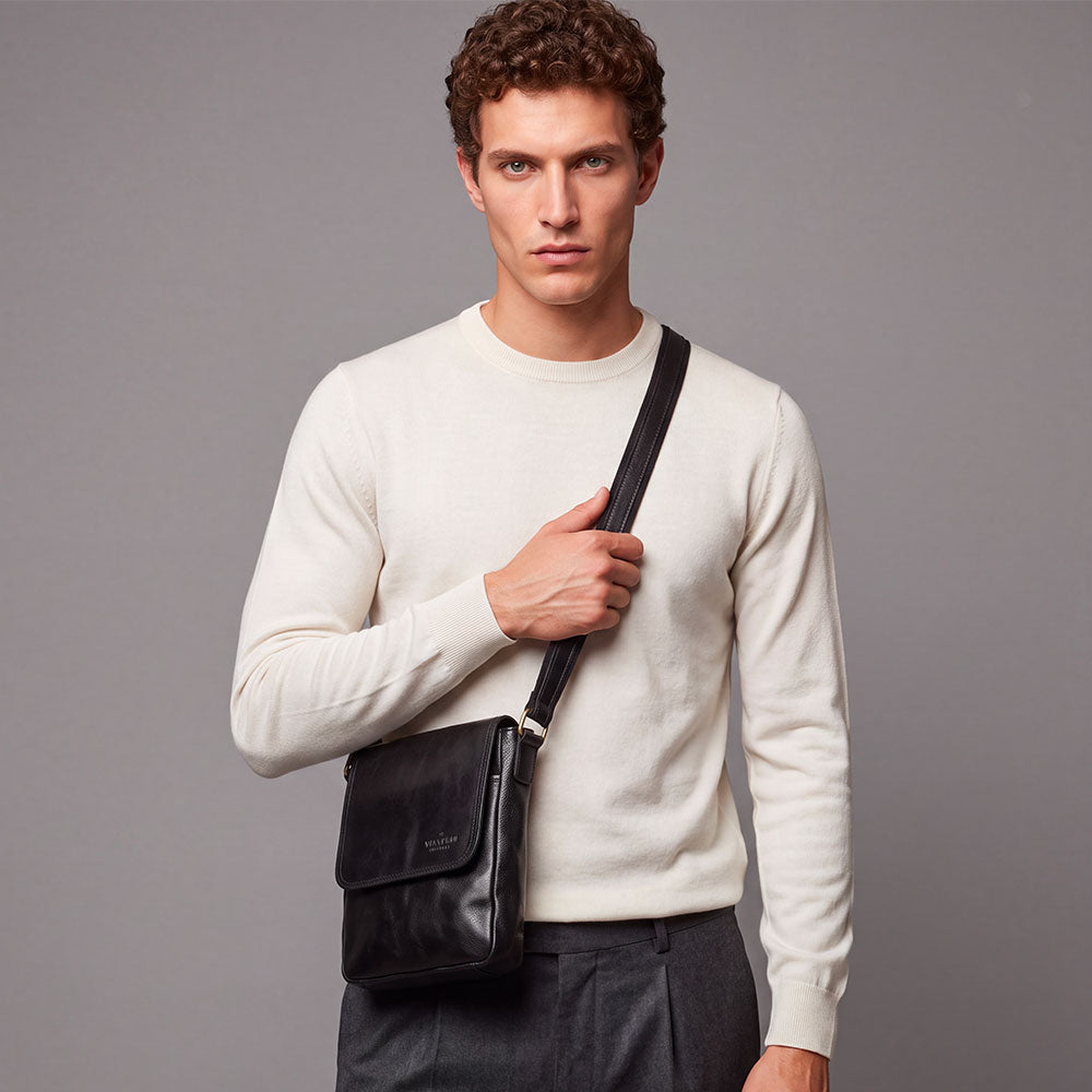 Schwarze Ledertasche für Herren mit Klappe VIAVERDI Made in Italy Florence Line