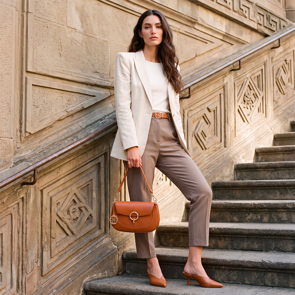 Bolso de hombro de piel color cuero con bandolera ViaVerdi, Made in Italy – línea Montalcino