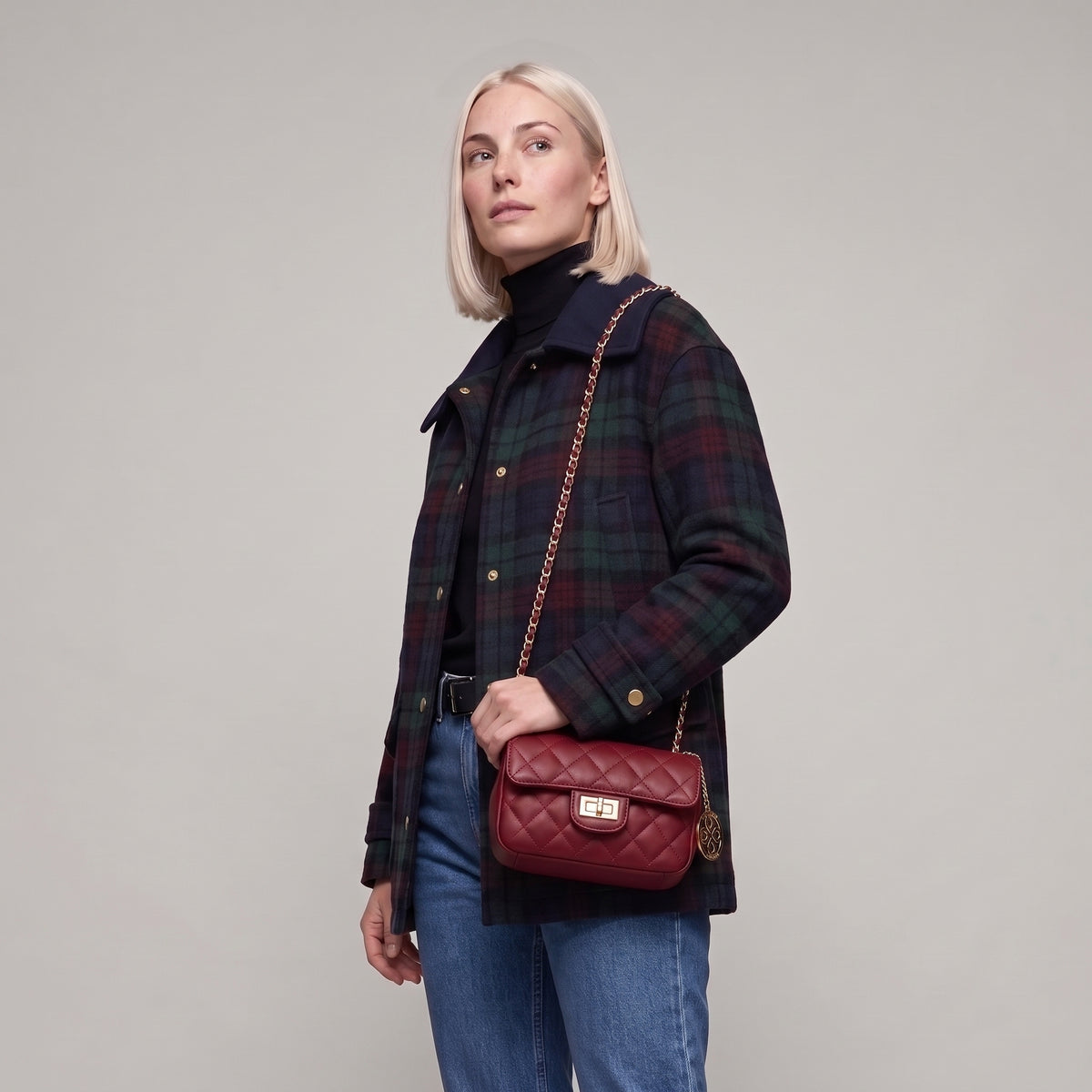 Bolso de hombro pequeño de piel burdeos matelassé ViaVerdi, Made in Italy – línea Saturnia