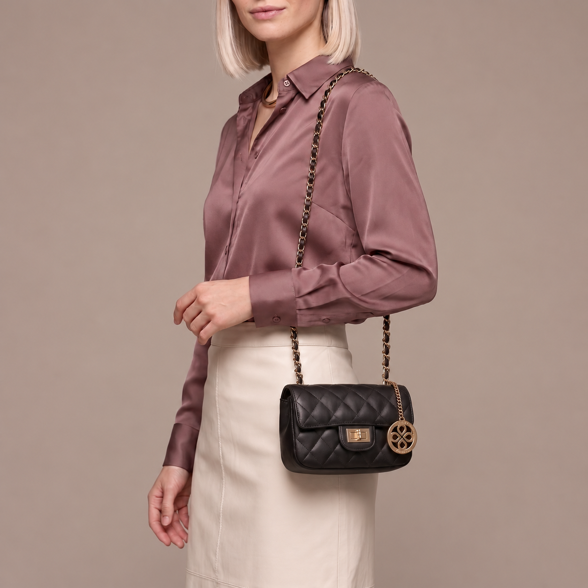 Bolso de hombro pequeño de piel negra matelassé ViaVerdi, Made in Italy – línea Saturnia