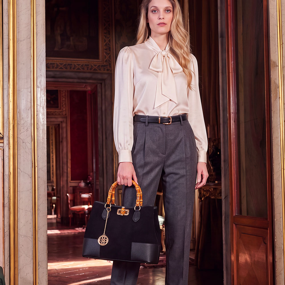Bolso de mano grande de ante y piel negra ViaVerdi, Made in Italy – línea Volterra